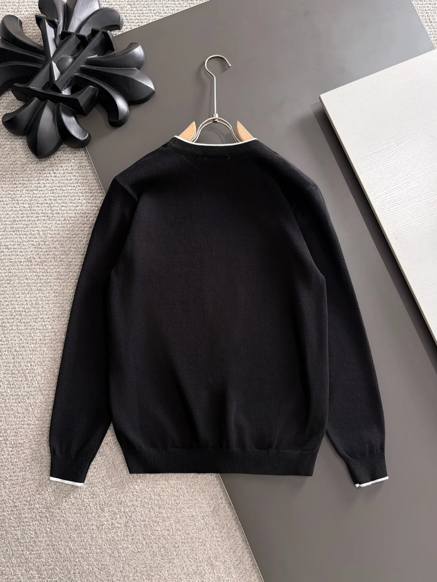 Next day shipment LP high quality Loro Piana 26ss autumn and winter New Arrival knitted sweater long sleeves Made of one-on-one combed cotton yarn knitted fabrics, no pressure in and out of the counter Exclusive control of raw materials It feels substantial when weighed, and the upper body is more textured than ordinary T-shirts. This texture can handle the weather easily and is suitable for both hot and cold! Loose fit design, looks noble. The only correct version is available Size: M to XXXL